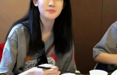陆毅鲍蕾婚姻保鲜密码曝光：50岁仍互称宝宝，女儿镜头记录神仙爱情