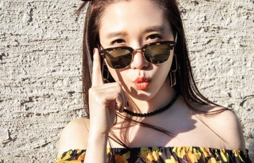 《香水有毒》胡杨林:从爆红到无人问津，她的经历到底多有毒?_公司_工作_首歌