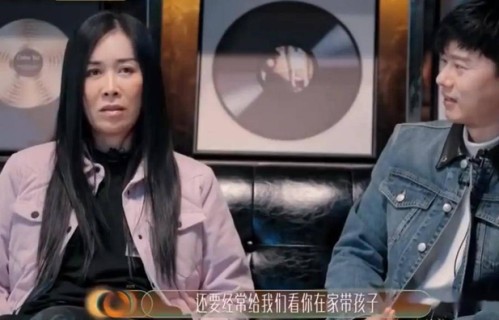 那英爆料谢娜在《浪姐》群硬塞张杰新歌，还秀张杰在家带孩子日常