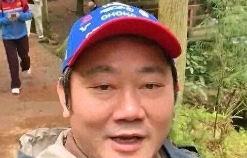 两个男人之间的呼应张雪拍卖赛车捐赠李亚鹏|嫣然天使基金|机车|公益|夺冠|草根