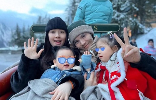 郭碧婷向佐法国滑雪,俩娃罕露正脸,女儿穿汉服,弟弟长得像妈妈|儿子|儿女|素颜|滑雪板
