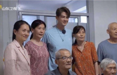 男星骑三蹦子赶大集！48岁回老家过年，网友：这状态不像明星|行进中国黄河篇|郭品超|林芝|家乡|摩托