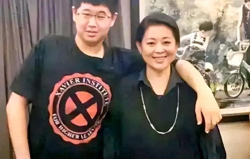 钱再多有什么用？67岁身价过亿的倪萍现状曝光，儿子成了心病