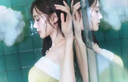 李一桐，浴室写真大片，纯欲俏皮可爱！