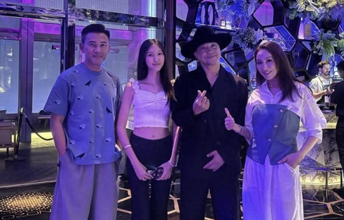 郭可盈女儿毕业全家外出庆祝，16岁林天若穿露脐装，身高超过母亲