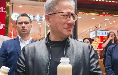 黄仁勋与家人台湾省聚餐！爸爸与哥哥都秃顶，因祖籍问题网友破防