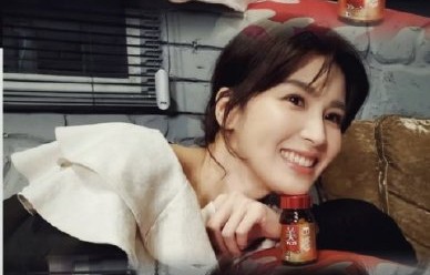 观众对曾沛慈带病坚持舞台的表现有什么反应？