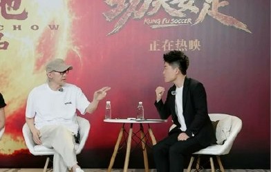 被周星驰反客为主追问，董宇辉却直言回味无穷