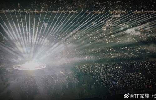 张峻豪是如何从被动跟随热梗进化到主动创造热梗的？|粉丝|偶像|文化|专辑|舞台