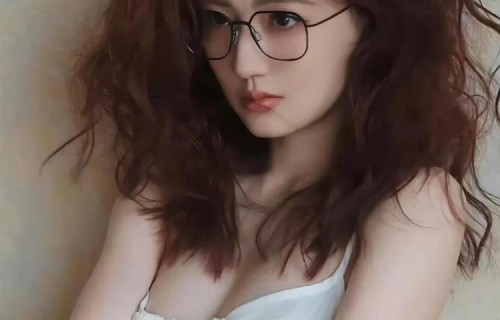 徐璐最新动态！黄色吊带长裙+蓬松红棕卷发，这身材没谁了