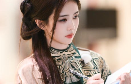 白鹿未来会如何平衡综艺和影视事业发展