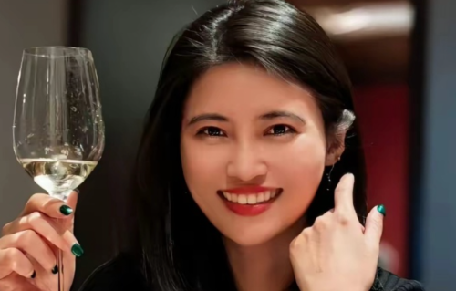 马景涛现任女友直播怒撕前妻！指责其伪装人设，抚养费争议再升级