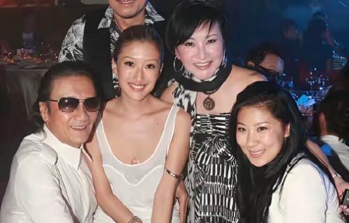谢贤前女友CoCo如何描述谢贤生前的家庭关系？