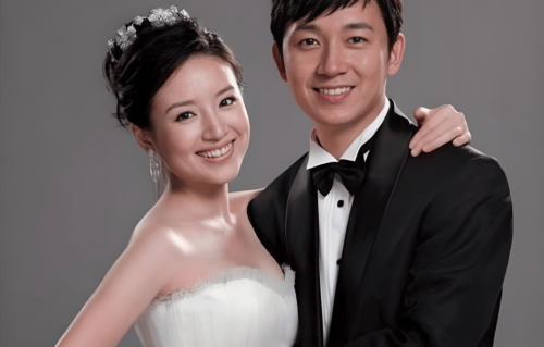 51岁潘粤明近况曝光！与董洁离婚已经13年，如今与小10岁女友感情稳定