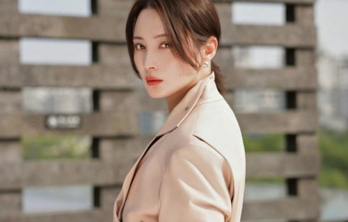 蒋勤勤陈建斌出席儿子人大附中毕业典礼，获伯克利录取|毕业照|合影|母亲|大儿子