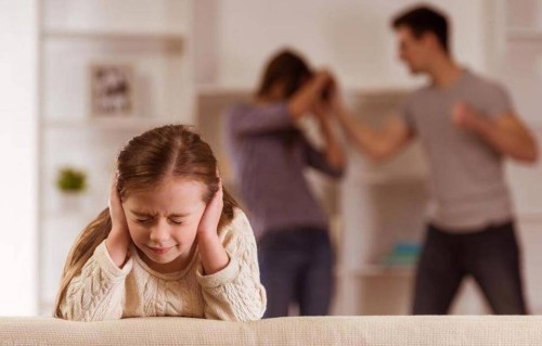 孩子眼里的父母，为什么总是争吵夫妻感情疏远家庭还能温暖如初吗
