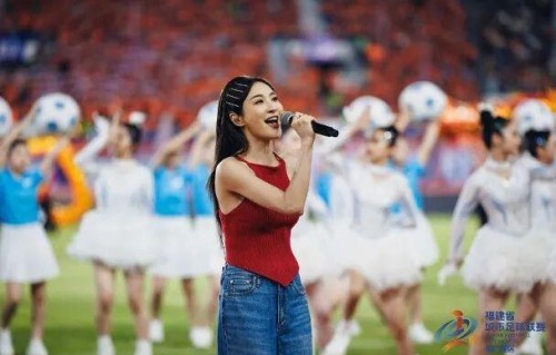 38岁TVB视后新身份官宣！荣任家乡旅游大使，三万人球场演唱助兴
