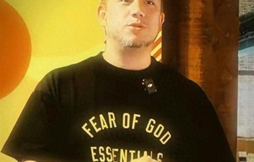 41岁张致恒宣布复出，近年做搬运工谋生养家，经理人称已脚踏实地