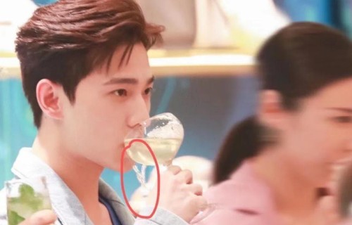 杨洋回应醉酒翻跟斗:并不是喝醉了,只是杀青后很开心!