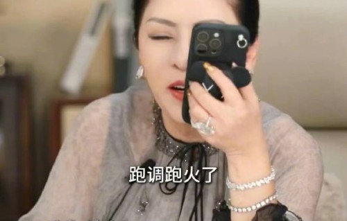 为什么李小冉这个简单的放松姿势能引发众多网友的共鸣？