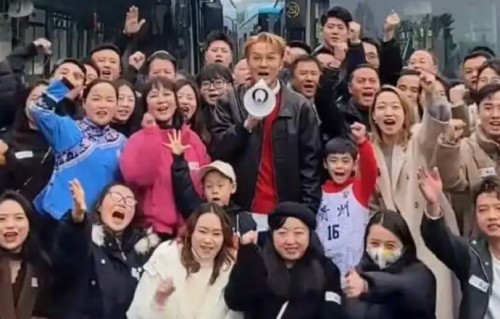 网友和遂宁当地群众是如何评价吴克群卖桃这件事的？