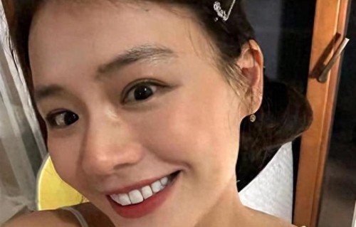 马思纯现身电影首映礼，穿大花裤三角区好尴尬，与黄明昊激情热舞