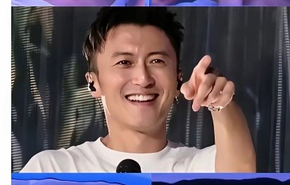 那英帮忙带娃，王菲现身谢霆锋演唱会撒糖，神仙友谊与爱情同框