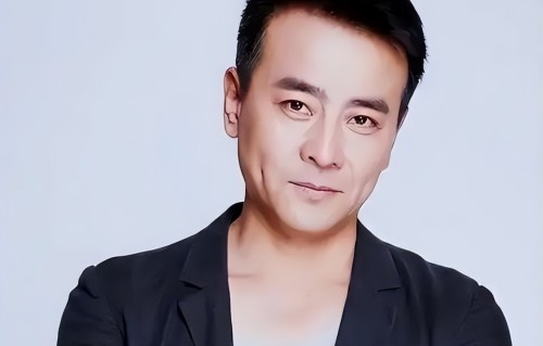 61岁罗钢近况曝光：娶小23岁郝蕾，冒险生下两娃，今婚姻生活幸福
