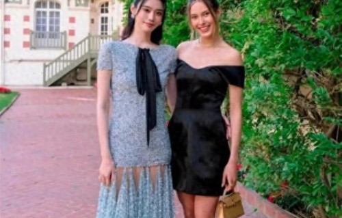 何猷君奚梦瑶婚礼前晚宴，四太与亲家到场见证，一对儿女当花童
