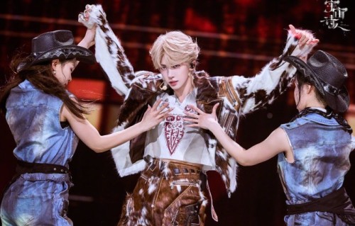 刘宇在演唱会上复刻了哪些创造营时期的经典舞台，粉丝反响如何？|冒险计划|摩托|造型|佛山