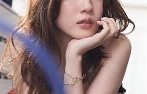 从国民妹妹到成熟女星，永野芽郁不再隐藏，远赴海外全素颜出镜