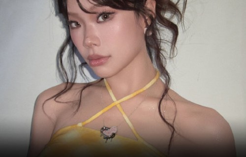 万妮达的新歌《满格信号》表达什么主题？