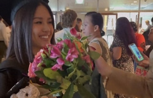 钟镇涛参加21岁女儿大学毕业礼，全家在伦敦观礼，称是全家的骄傲|伦敦艺术大学|北京电影学院|钟懿|毕业典礼|钟嘉晴