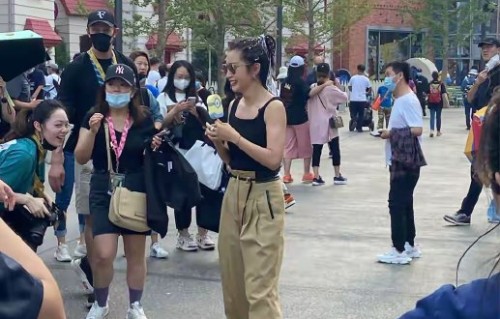 如何提高在香港街头偶遇明星拍戏的几率？