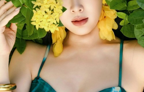 55岁钟丽缇大秀泳装照！不老女神身材依旧傲人