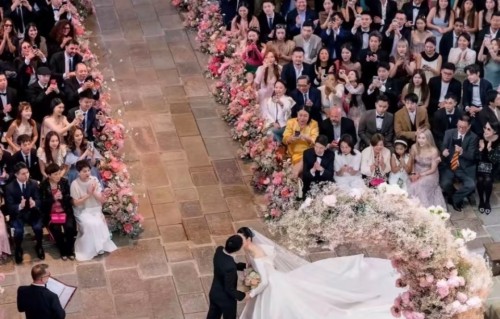 奚梦瑶晒照感谢婆婆，喊四太“妈妈”亲如母女，婚礼上戴她的珠宝