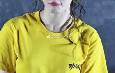 继这次路演后，热巴是否还有更多展现温柔本性的片段曝光|迪丽热巴|粉丝|小朋友|眼神|片场
