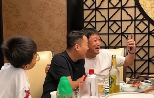 贾冰本人对私人饭局被偷拍一事作出回应了吗？