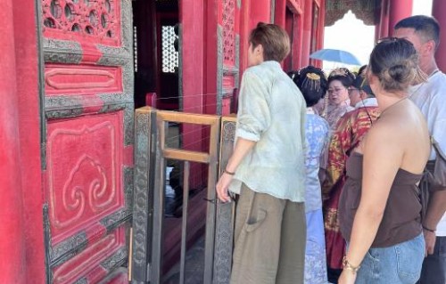 在路人镜头下，许凯的状态和颜值获得了网友怎样的评价？