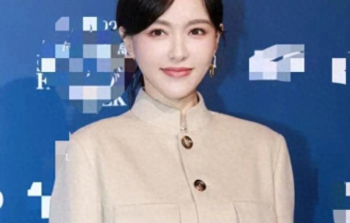 唐嫣换风格后气质大变！穿立领夹克配束脚裤，时髦又高级！