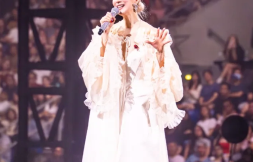 “安仔加油！”郑秀文吉隆坡演唱会高调示爱，30年痴心不改