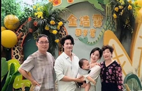 张檬小五爱子周岁宴！场地宛如森林公园，祖孙同框超暖心