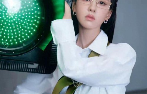 从南航学霸到争议小花，陈都灵的爆红与坎坷，远比想象中复杂