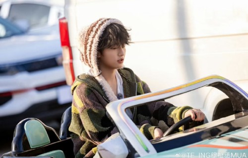 除了王传君，穆祉丞在《周五晚高疯》里和其他嘉宾相处得怎么样？|穆祉丞互动|家族|周冬雨|高叶|少年