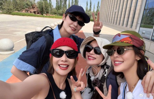 李宇春辛芷蕾高叶倪妮合照，期待姐姐们旅行