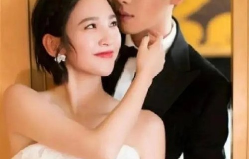 敬业还是冒险？唐艺昕疑因皮肤病复发坚持登台，四年隐疾曝光