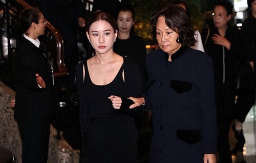 出身加拿大名门，娶富家女却被冷待，如今37岁终于靠《主角》翻红 