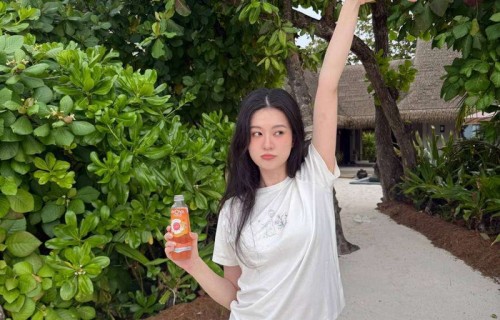 素颜踩沙滩被骂不孕?乔欣晒马尔代夫Plog回怼:豪门KPI压不死松弛感女孩_外界_节奏_回应