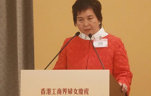 从何超蕸到何超琼：赌王最“能帮忙”的女儿走了，她用一生告诉所有女性：婚姻不是必选项