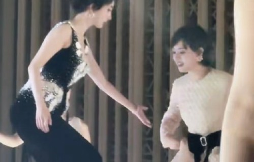 杨幂扶杨紫这件事为什么能登上热搜？